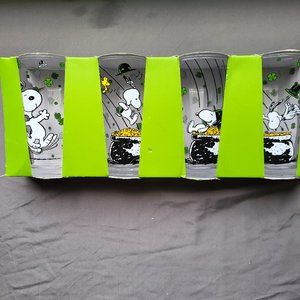 Peanuts Snoopy set of 4 glasses